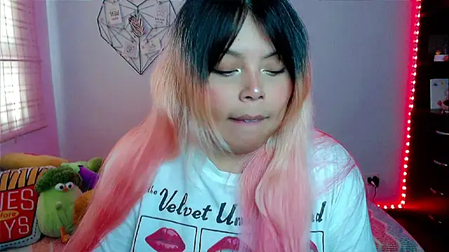 Snapshot of EllieMoonX chatting on 2, 2, 2026 EllieMoonX online show from 2, 2, 2026