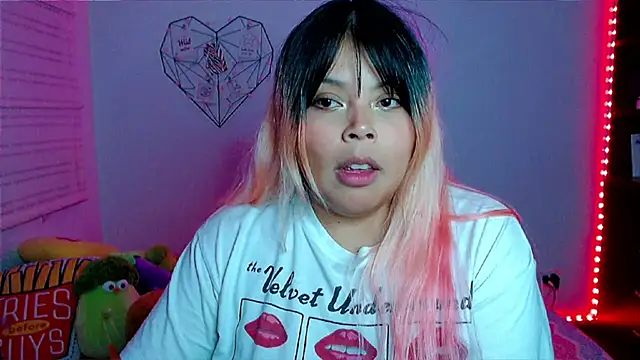 Snapshot of EllieMoonX chatting on 3, 2, 2026 EllieMoonX online show from 3, 2, 2026