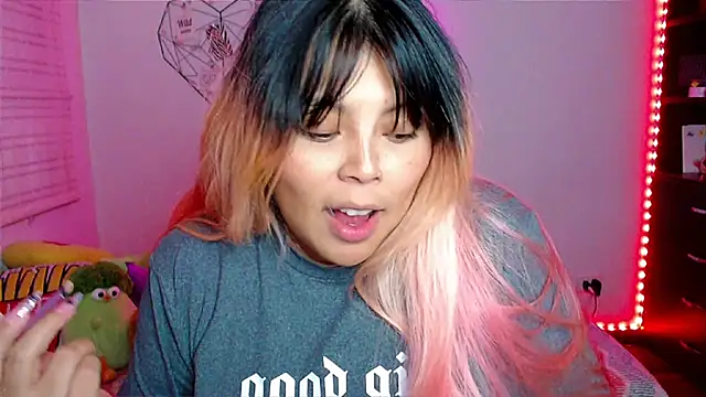 Snapshot of EllieMoonX chatting on 3, 2, 2026 EllieMoonX online show from 3, 2, 2026