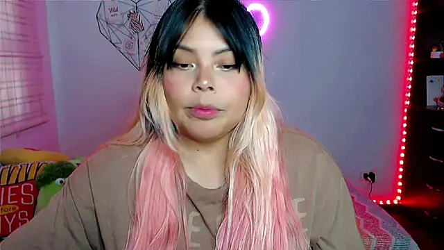 Snapshot of EllieMoonX chatting on 9, 2, 2026 EllieMoonX online show from 9, 2, 2026