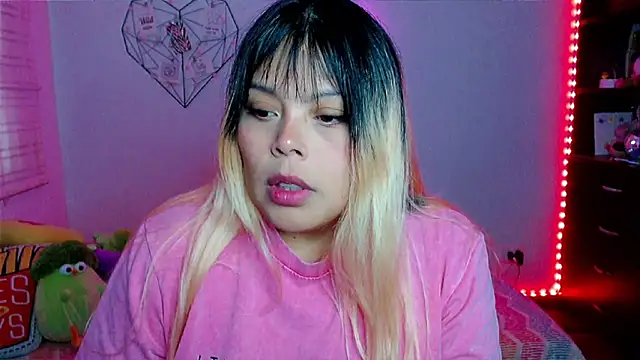 Snapshot of EllieMoonX chatting on 23, 2, 2026 EllieMoonX online show from 23, 2, 2026