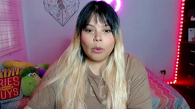 Snapshot of EllieMoonX chatting on 3, 3, 2026 EllieMoonX online show from 3, 3, 2026