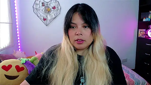 EllieMoonX online show from 10, 4, 2026