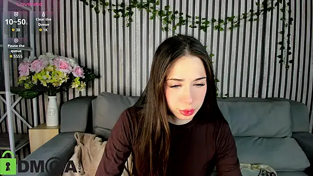 Lana Stones online show from 8, 11, 2025