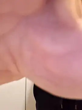 Snapshot of suisseitalie chatting on 21, 11, 2025 suisseitalie online show from 21, 11, 2025