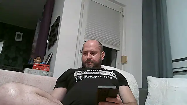 MrniceGuy86 online show from 10, 10, 2025