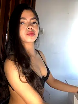 LunaMoore Pink online show from 18, 10, 2025