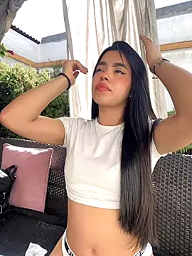 LunaMoore Pink online show from 24, 10, 2025