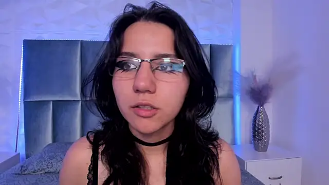 HollyPeach online show from 17, 12, 2025