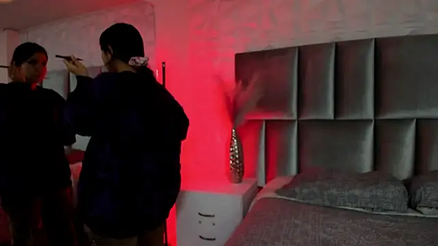 HollyPeach online show from 10, 3, 2026