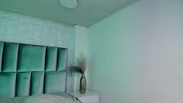 Snapshot of HollyPeach chatting on 28, 4, 2026 HollyPeach online show from 28, 4, 2026