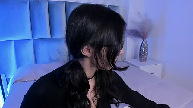 Snapshot of HollyPeach chatting on 18, 5, 2026 HollyPeach online show from 18, 5, 2026