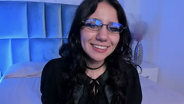 Snapshot of HollyPeach chatting on 19, 5, 2026 HollyPeach online show from 19, 5, 2026