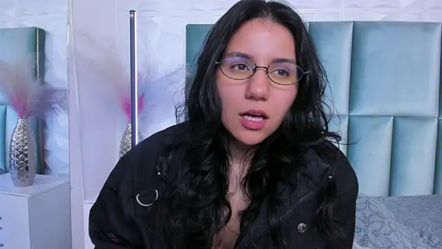 Snapshot of HollyPeach chatting on 29, 6, 2026 HollyPeach online show from 29, 6, 2026