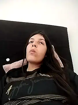 Snapshot of Thaila-Aurora chatting on 5, 12, 2025 Thaila-Aurora online show from 5, 12, 2025