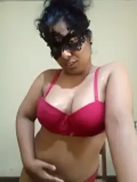 Expose Queen online show from 25, 2, 2026