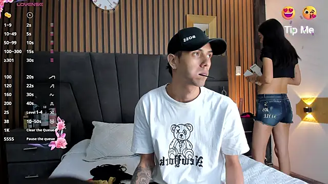 DerryAndIzzy online show from 27, 10, 2025