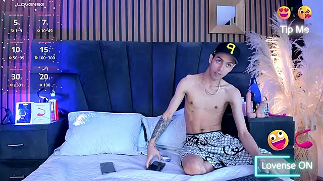 DerryAndIzzy online show from 17, 12, 2025