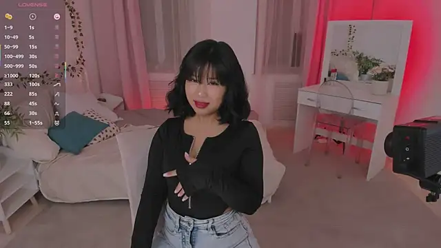 Snapshot of Erika_Kim chatting on 18, 10, 2025 Erika Kim online show from 18, 10, 2025
