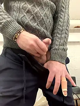 Snapshot of AlexGogo23 chatting on 6, 1, 2026 AlexGogo23 online show from 6, 1, 2026