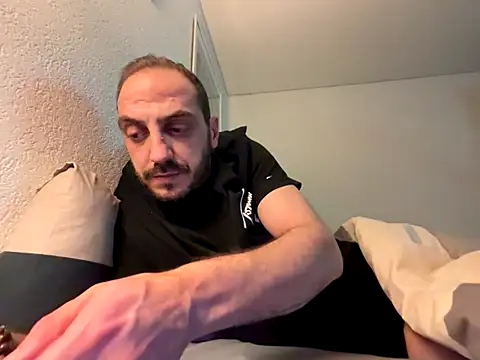 Snapshot of AlexGogo23 chatting on 6, 1, 2026 AlexGogo23 online show from 6, 1, 2026