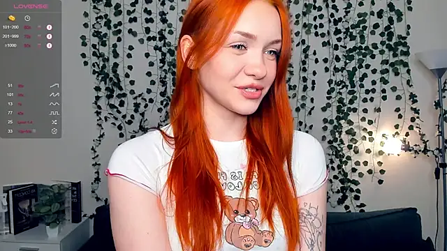 Snapshot of Foxy_blush chatting on 11, 11, 2025 Foxy blush online show from 11, 11, 2025