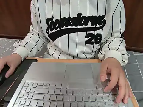 Snapshot of Hanna_Mina chatting on 17, 12, 2025 Hanna Mina online show from 17, 12, 2025