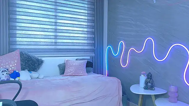 Naaomi cute online show from 28, 10, 2025