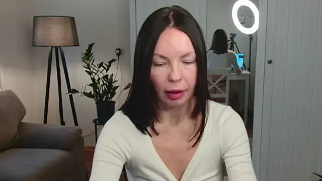 LittleNicolee online show from 11, 11, 2025