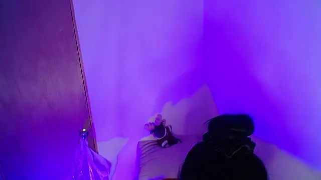 Miranda kim  online show from 8, 11, 2025