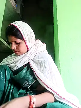 Karishma cute online show from 18, 11, 2025