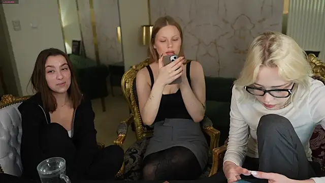 Snapshot of Jessica_start chatting on 25, 11, 2025 Jessica start online show from 25, 11, 2025