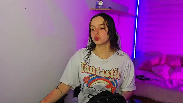 Emily Lindey online show from 26, 11, 2025