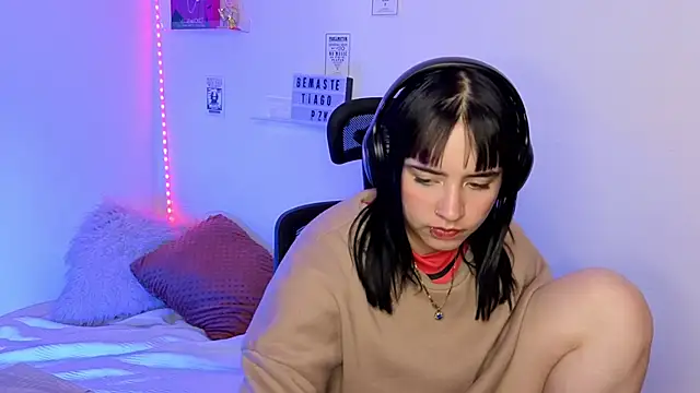 Emily Lindey online show from 27, 3, 2026