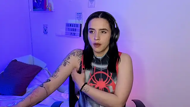 Emily Lindey online show from 31, 3, 2026