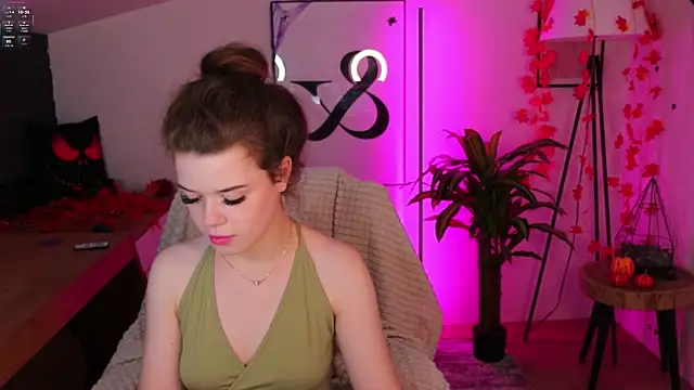 Hot  Tiny online show from 30, 10, 2025