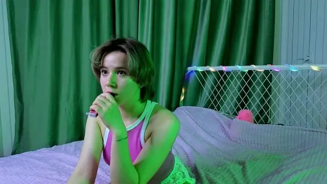 AlisiaEthen online show from 2, 11, 2025