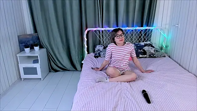 AlisiaEthen online show from 14, 11, 2025