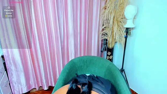 Snapshot of Maximiliano-03 chatting on 29, 10, 2025 Maximiliano-03 online show from 29, 10, 2025