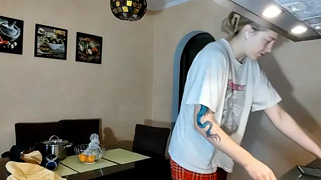 ThomasinaGalvin online show from 9, 11, 2025