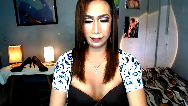 littleredbunny27 online show from 14, 4, 2026