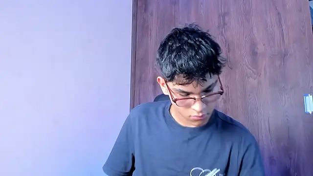 Muchachito18 online show from 5, 2, 2026