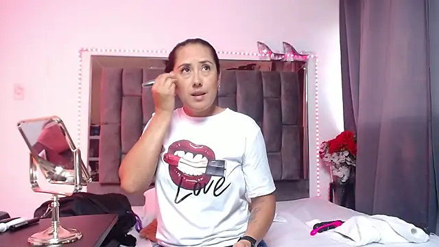 Salmma Milf online show from 13, 4, 2026