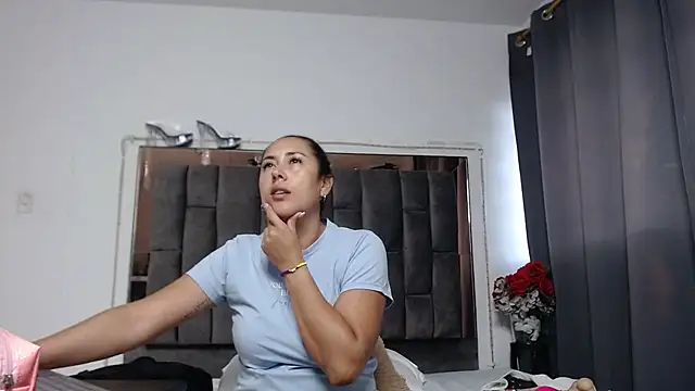Snapshot of Salmma_Milf chatting on 20, 5, 2026 Salmma Milf online show from 20, 5, 2026