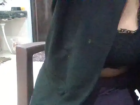 Snapshot of Rhea-Sen chatting on 7, 11, 2025 Rhea-Sen online show from 7, 11, 2025