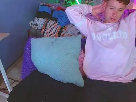 Snapshot of Latin_boysxxxx chatting on 16, 12, 2025 Latin boysxxxx online show from 16, 12, 2025