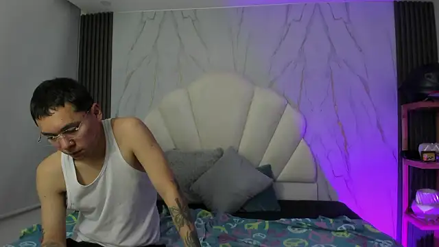 AnnieAndLeandro online show from 4, 2, 2026