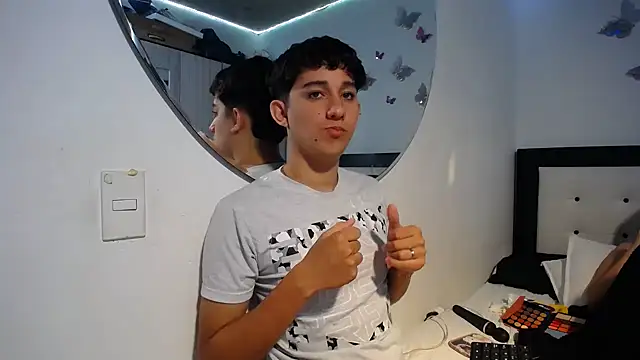 Snapshot of Dravith_Valery chatting on 8, 11, 2025 Dravith Valery online show from 8, 11, 2025