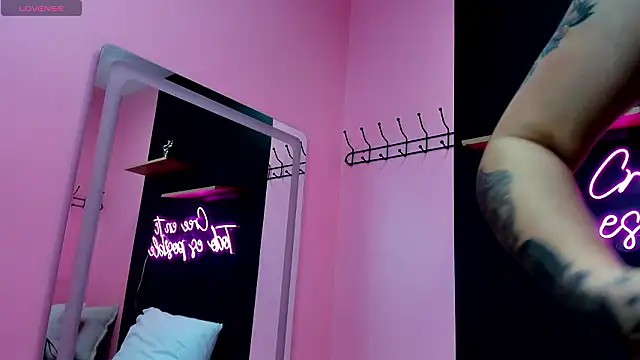 Snapshot of JuliethCruz_ chatting on 14, 1, 2026 JuliethCruz online show from 14, 1, 2026