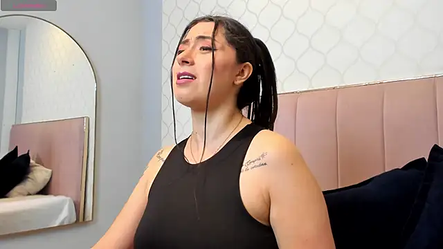 JuliethCruz  online show from 15, 3, 2026